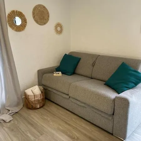 Pour 2 Personnes, Piscine, Sur Port דירה