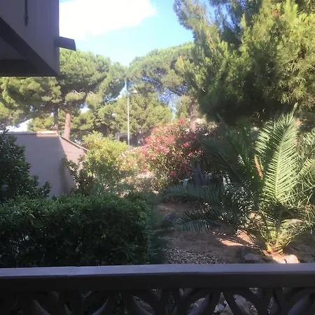 Pour 2 Personnes, Piscine, Sur Port דירה *