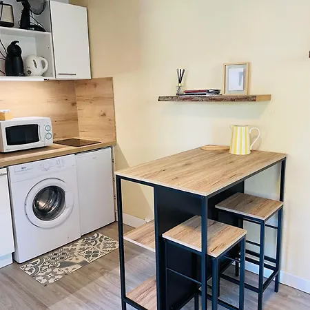 Apartment Pour 2 Personnes, Piscine, Sur Port