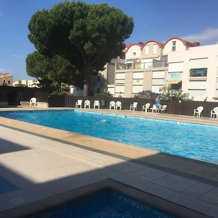 Pour 2 Personnes, Piscine, Sur Port Apartment Gruissan