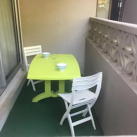 Pour 2 Personnes, Piscine, Sur Port Apartment