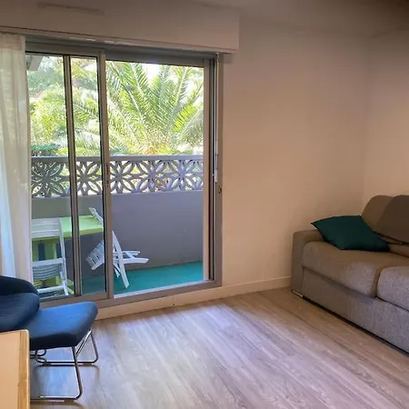 Pour 2 Personnes, Piscine, Sur Port