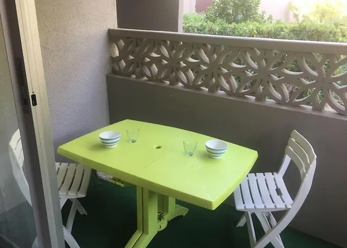 Pour 2 Personnes, Piscine, Sur Port アパート